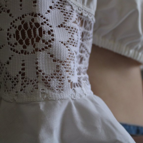 Vintage Cropped Blouse - Picture 2 of 4